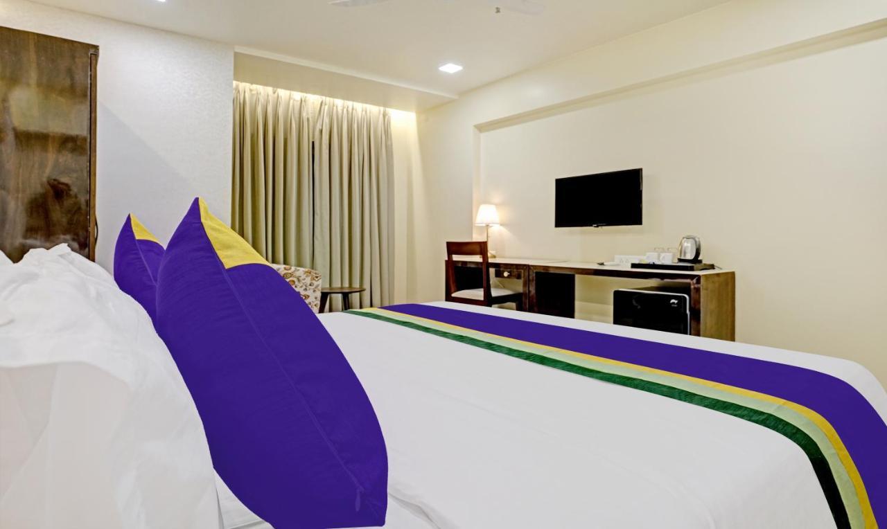 Treebo Premium Golden Bliss Trimurti Nagar Square Nagpur Bagian luar foto